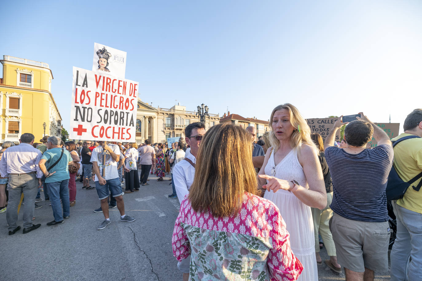 Protesta en el Puente de los Peligros de Murcia La Verdad